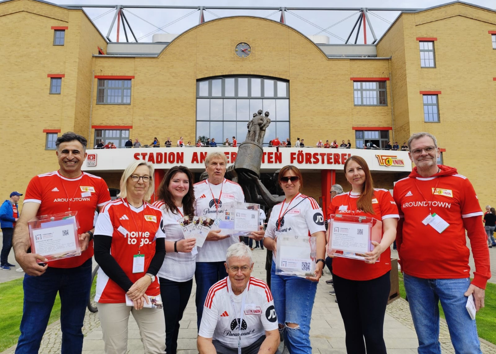 Team des Türöffner e.V. vor dem Stadion an der alten Försterei